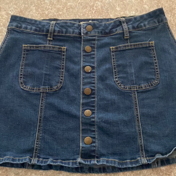 Button down denim mini Size Large - Picture 2 of 8